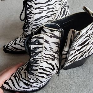 Dolce Vita Animal Print Zebra Print Calfhair Zip Up Lace Up Booties size 7